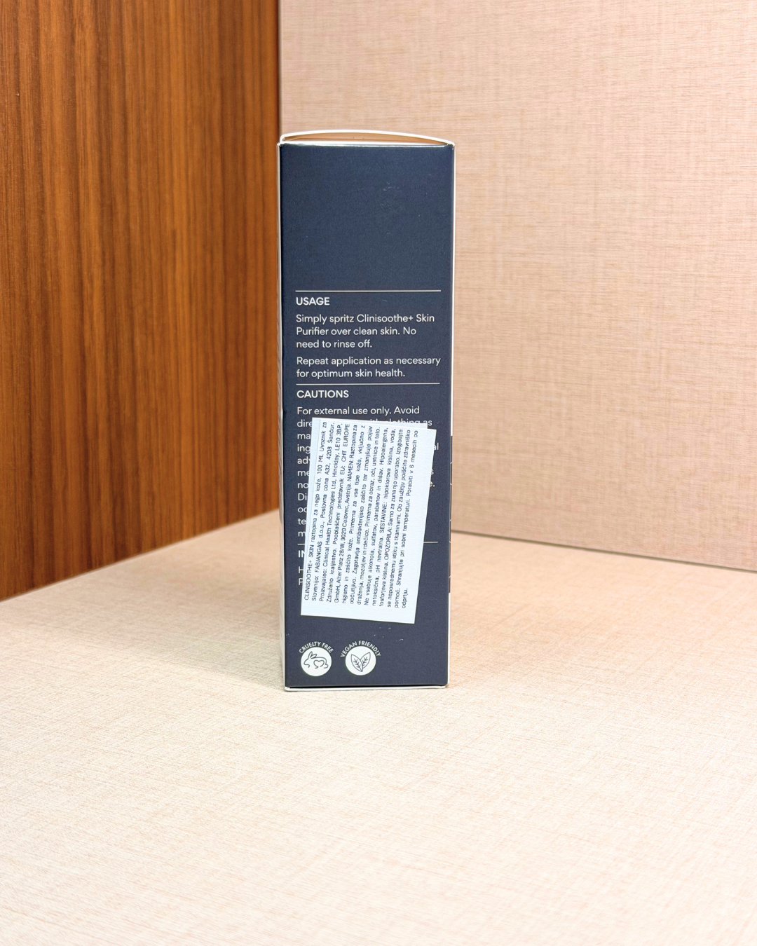 CLINISOOTHE+ Skin Purifier 100 ml – čistilec kože – škatla izdelka od spredaj na svetli podlagi | Dr. Fabjan Cosmetics Slovenija – spletna trgovina kozmetike, za katero stoji največja poliklinika v Sloveniji, Estetika Fabjan