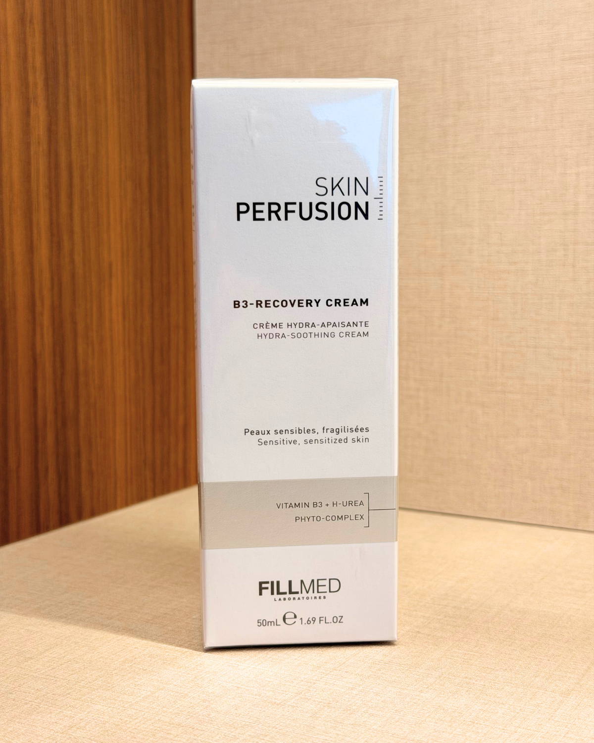 FILLMED B3-Recovery Cream 50 ml – obnovitvena krema z vitaminom B3 (niacinamid) in ureo, ki krepi kožno bariero – škatla izdelka od spredaj | Dr. Fabjan Cosmetics Slovenija – spletna trgovina kozmetike, za katero stoji največja poliklinika v Sloveniji, Estetika Fabjan