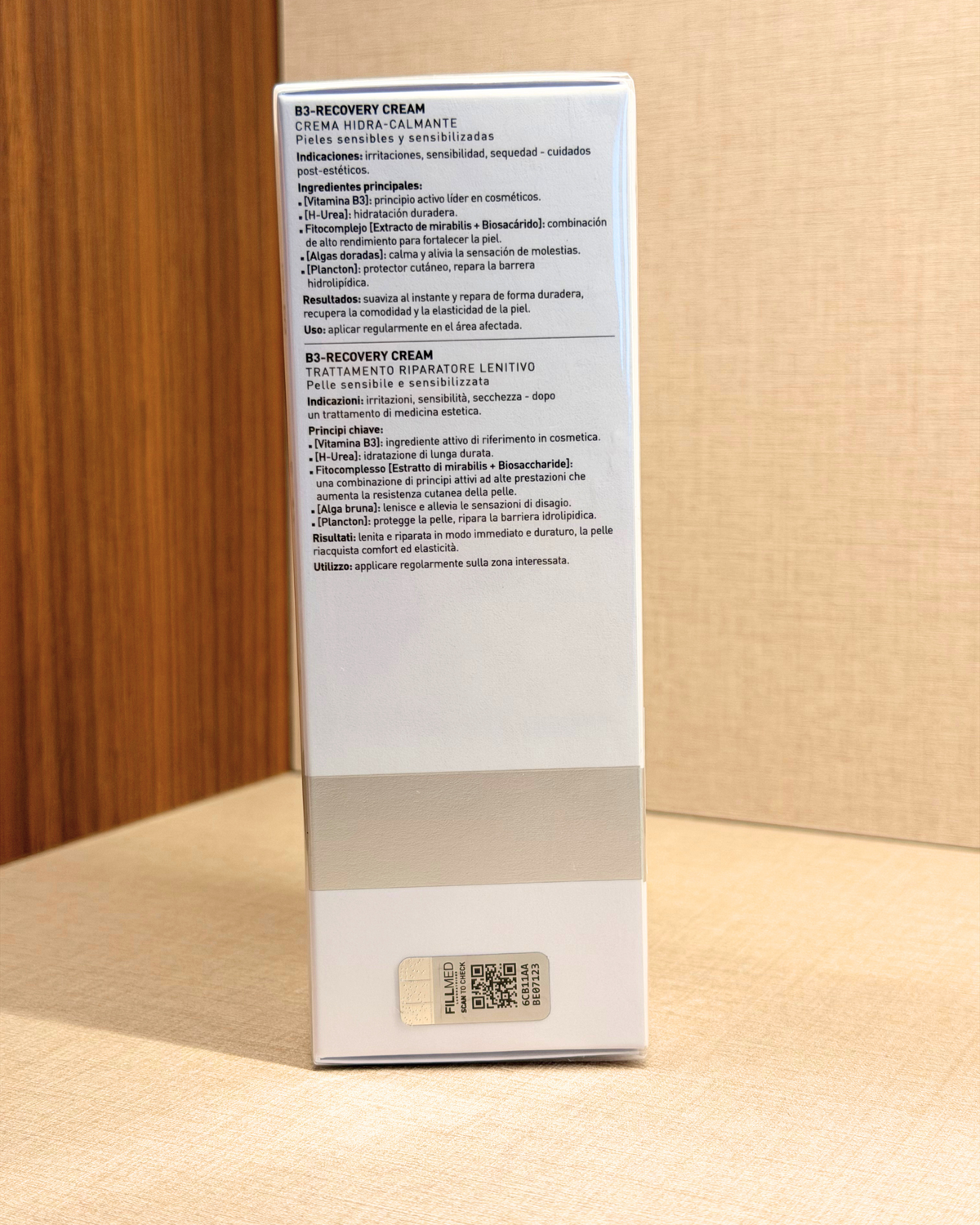 FILLMED B3-Recovery Cream 50 ml – obnovitvena krema – škatla izdelka pod kotom | Dr. Fabjan Cosmetics Slovenija – spletna trgovina kozmetike, za katero stoji največja poliklinika v Sloveniji, Estetika Fabjan