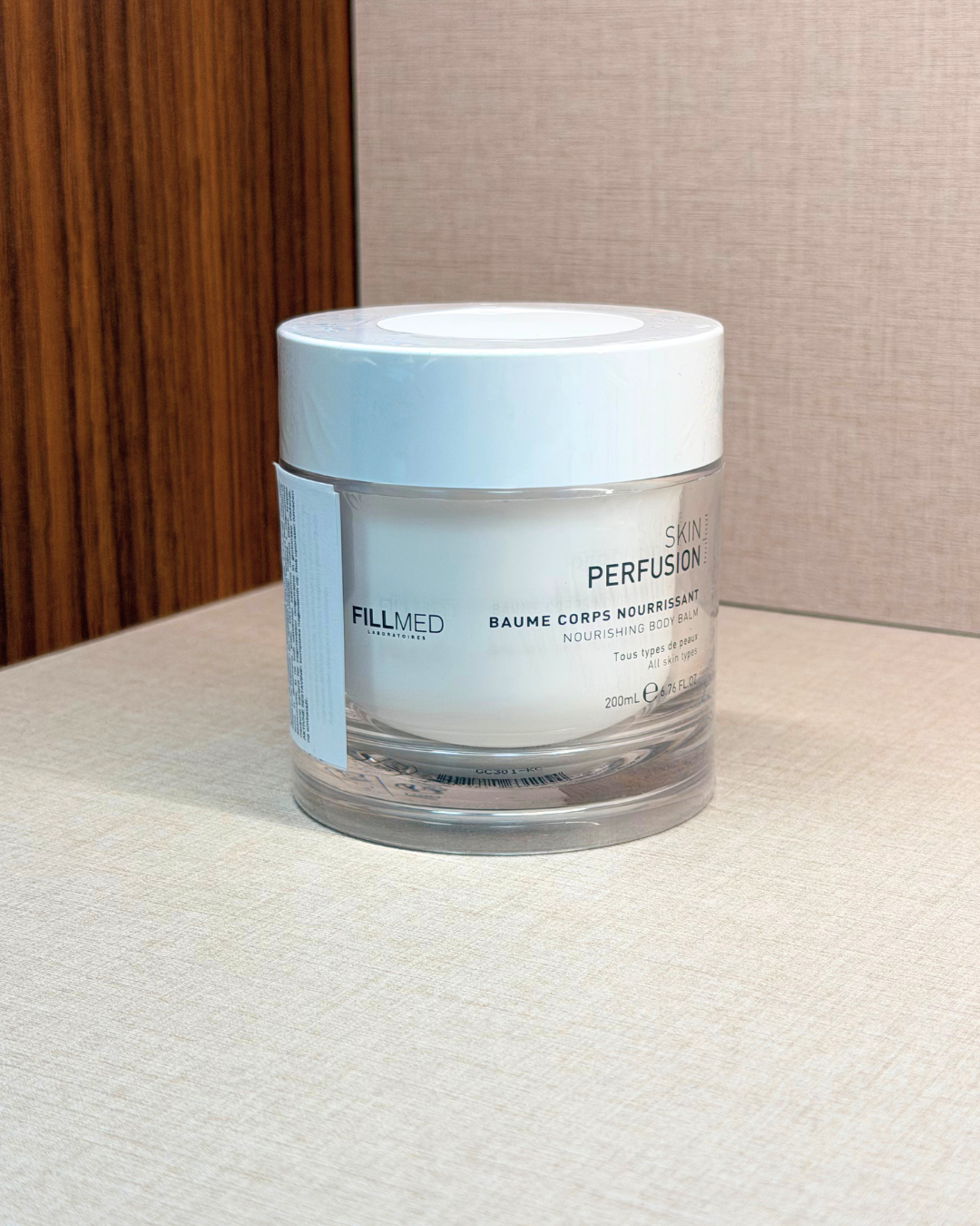 FILLMED Nourishing Body Balm 200 ml – hranilni balzam za telo, ki intenzivno navlaži suho in hrapavo kožo – lonček izdelka od spredaj | Dr. Fabjan Cosmetics Slovenija – spletna trgovina kozmetike, za katero stoji največja poliklinika v Sloveniji, Estetika Fabjan