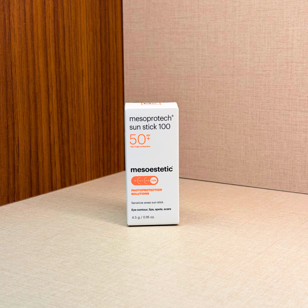 Mesoestetic Mesoprotech Sun Protective Repairing Stick 100+ – zaščita pred soncem SPF 100+ za občutljive predele (ustnice, brazgotine, pigmentna znamenja) – škatla izdelka od spredaj | Dr. Fabjan Cosmetics Slovenija – spletna trgovina kozmetike, za katero stoji največja poliklinika v Sloveniji, Estetika Fabjan
