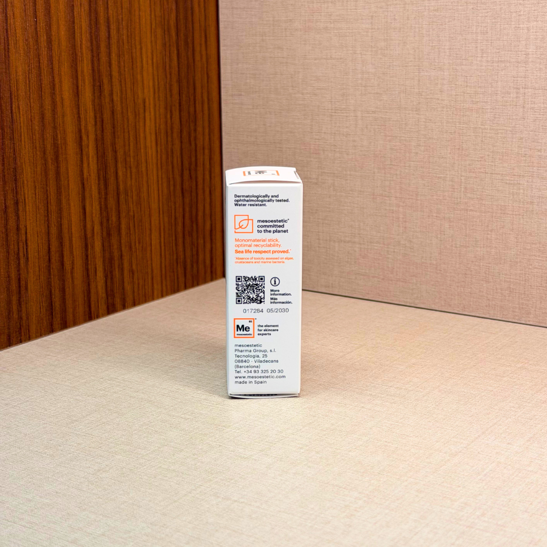 Mesoestetic Mesoprotech Sun Protective Repairing Stick 100+ – zaščita pred soncem SPF 100+ za občutljive predele – stranska stran škatle s podatki proizvajalca | Dr. Fabjan Cosmetics Slovenija – spletna trgovina kozmetike, za katero stoji največja poliklinika v Sloveniji, Estetika Fabjan