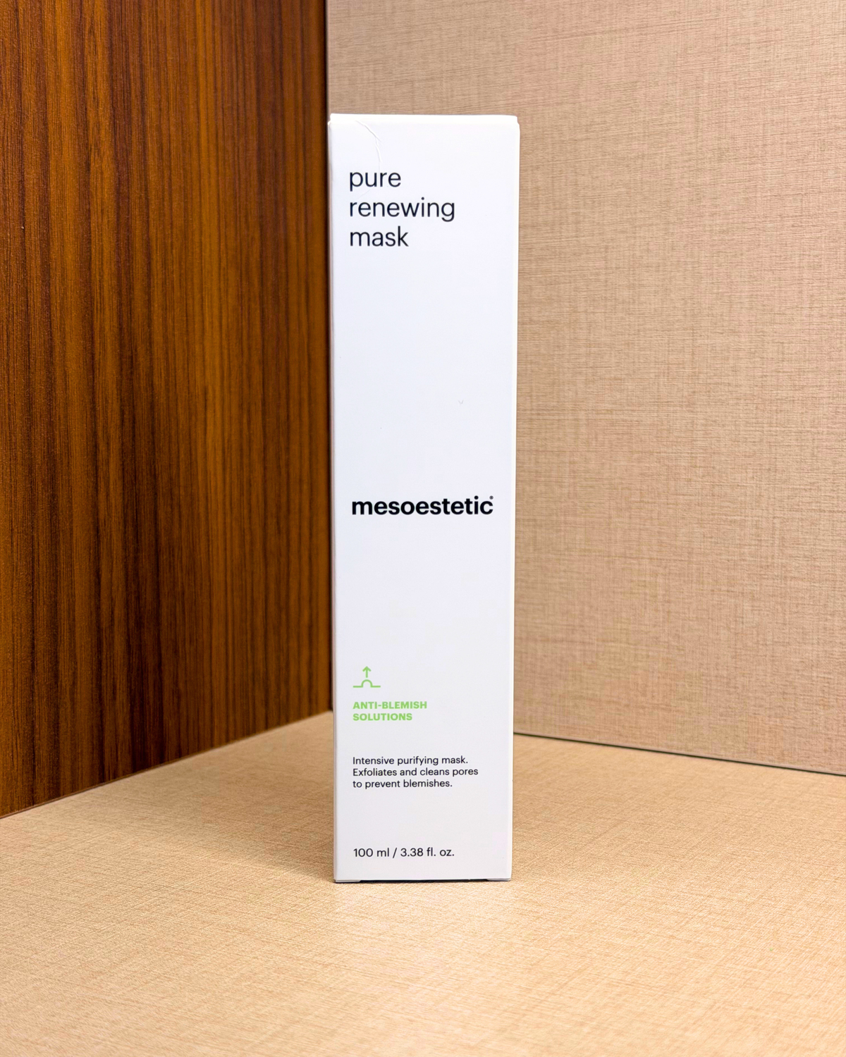Mesoestetic Pure Renewing Mask 100 ml – maska z belo glino ter AHA in BHA kislinami za globinsko čiščenje por – škatla in tuba od spredaj | Dr. Fabjan Cosmetics Slovenija – spletna trgovina kozmetike, za katero stoji največja poliklinika v Sloveniji, Estetika Fabjan