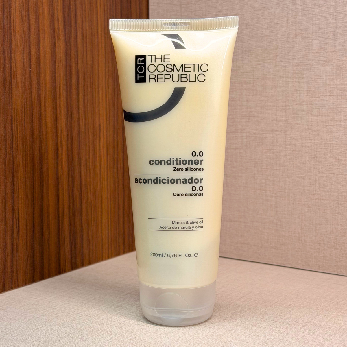The Cosmetic Republic 0.0 Conditioner 200 ml – balzam za lase brez silikonov in parabenov – tuba izdelka od spredaj | Dr. Fabjan Cosmetics Slovenija – spletna trgovina kozmetike, za katero stoji največja poliklinika v Sloveniji, Estetika Fabjan