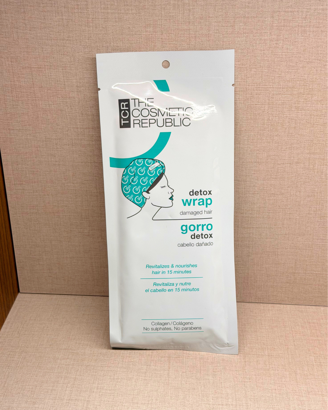 The Cosmetic Republic Detox Wrap – detox kapa s kolagenom za poškodovane lase, brez sulfatov in parabenov – embalaža od spredaj | Dr. Fabjan Cosmetics Slovenija – spletna trgovina kozmetike, za katero stoji največja poliklinika v Sloveniji, Estetika Fabjan
