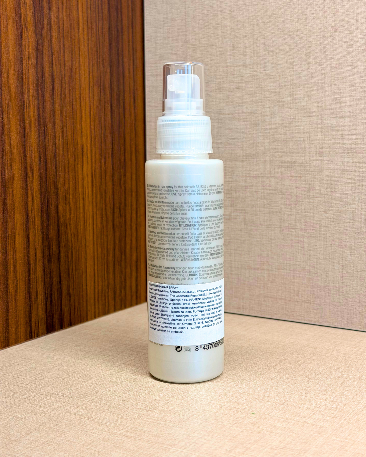 The Cosmetic Republic Multivitamin Hair Spray 100 ml – multivitaminski sprej za močnejše in sijoče lase – stoječa steklenička od spredaj | Dr. Fabjan Cosmetics Slovenija – spletna trgovina kozmetike, za katero stoji največja poliklinika v Sloveniji, Estetika Fabjan